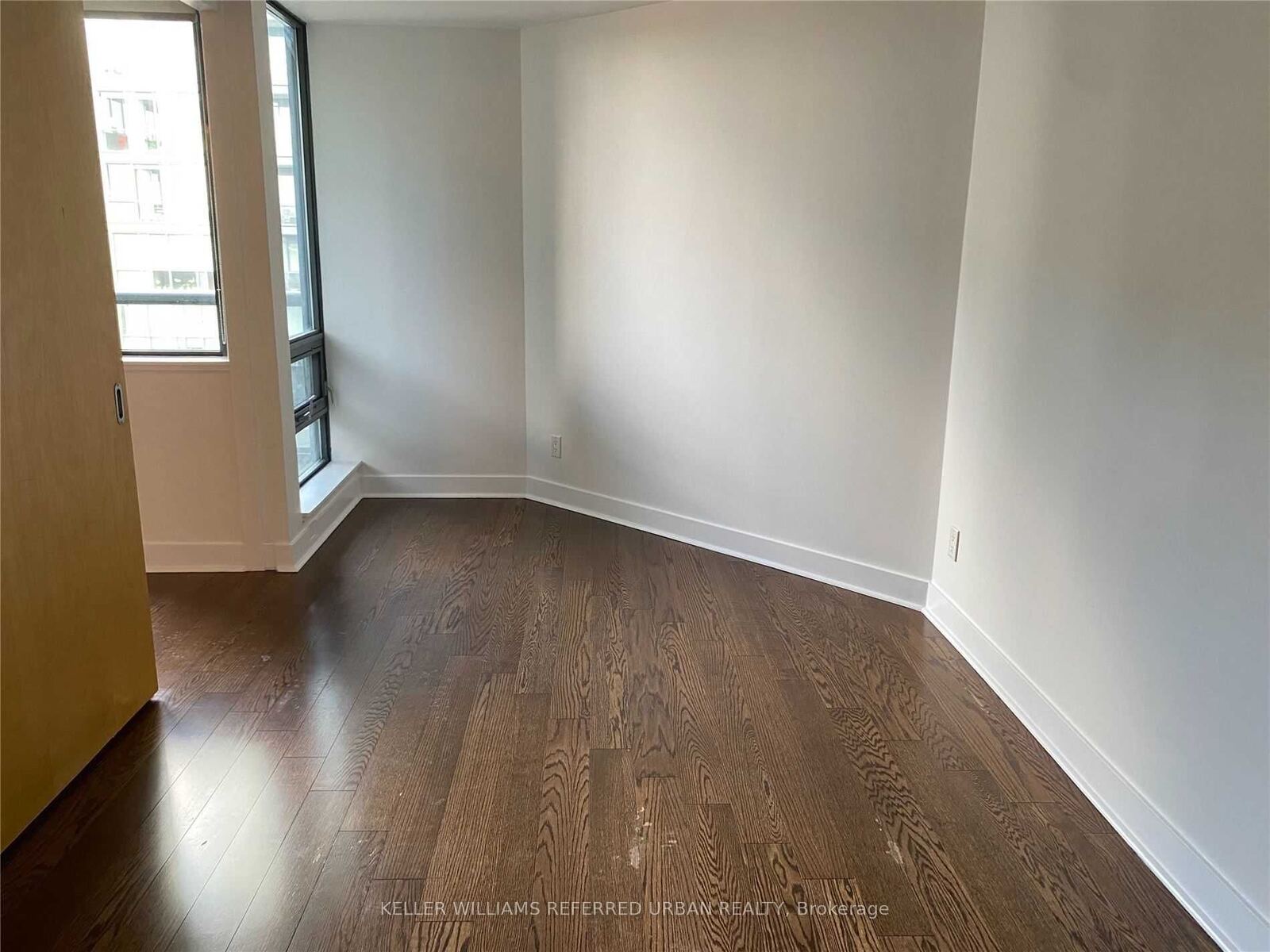 438 King Street W photo 5