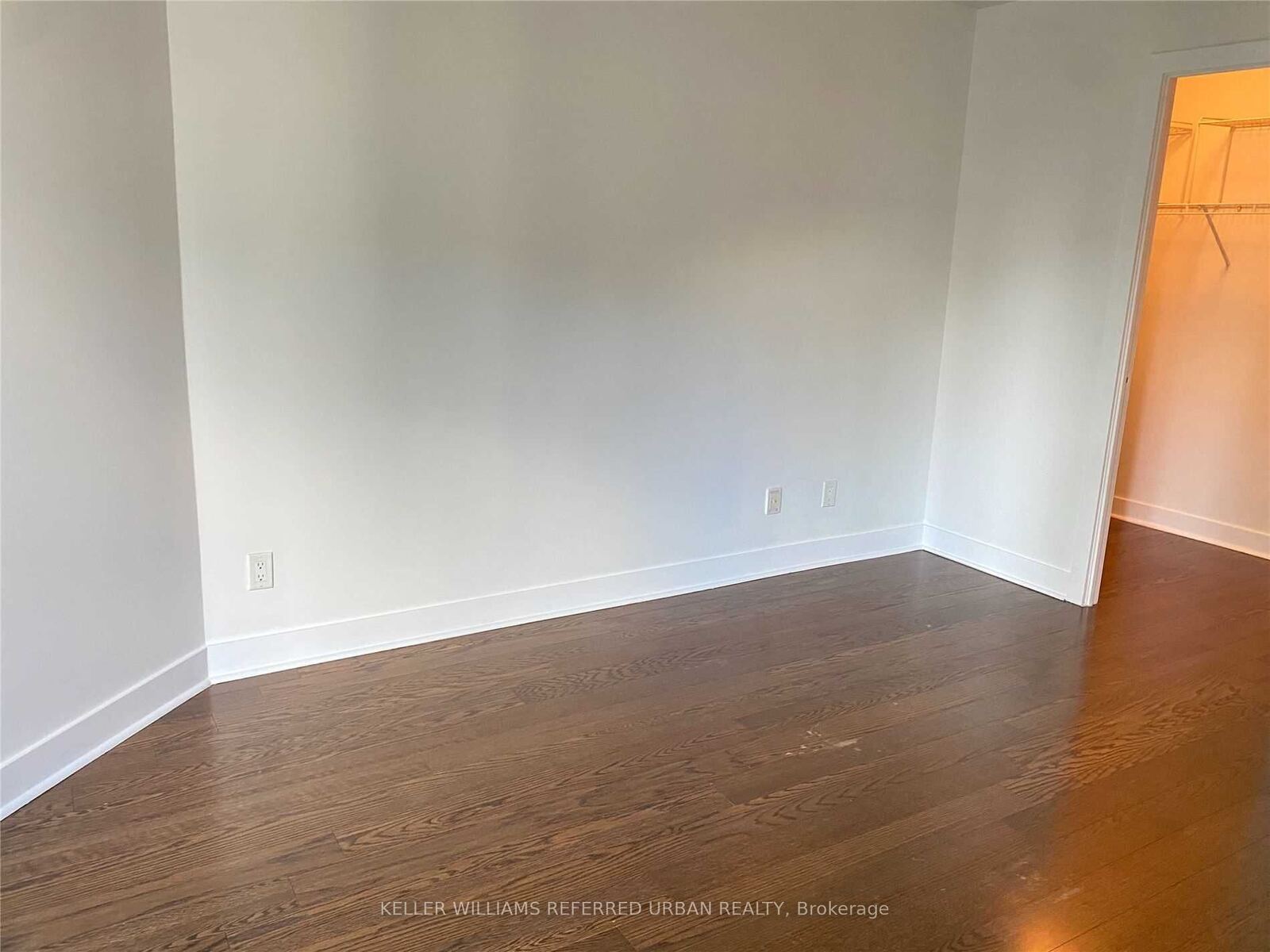 438 King Street W photo 8