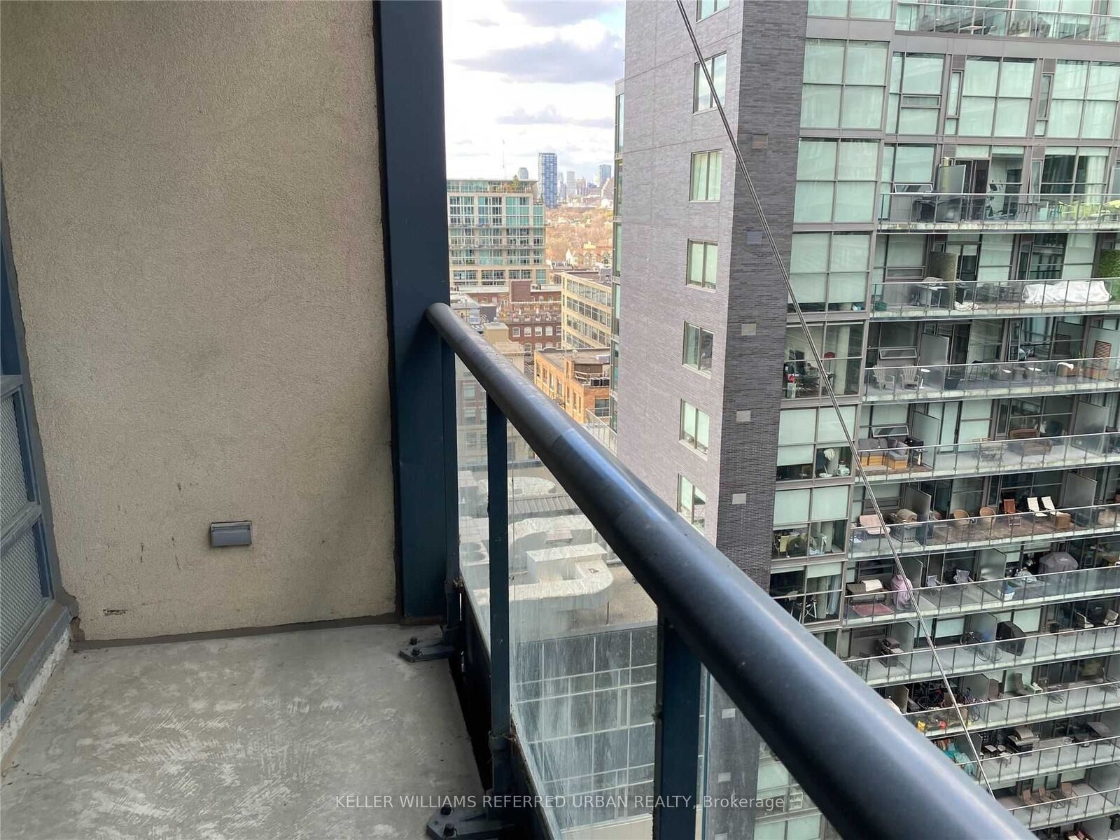 438 King Street W photo 10