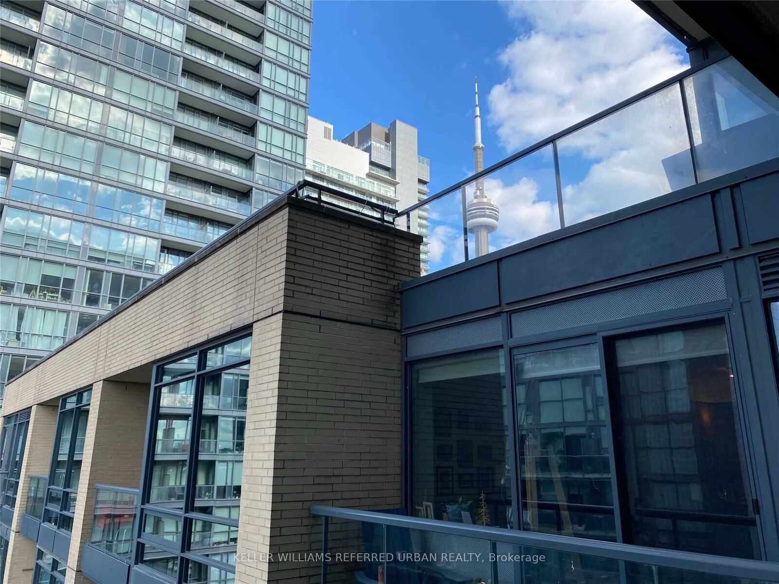 438 King Street W photo 11
