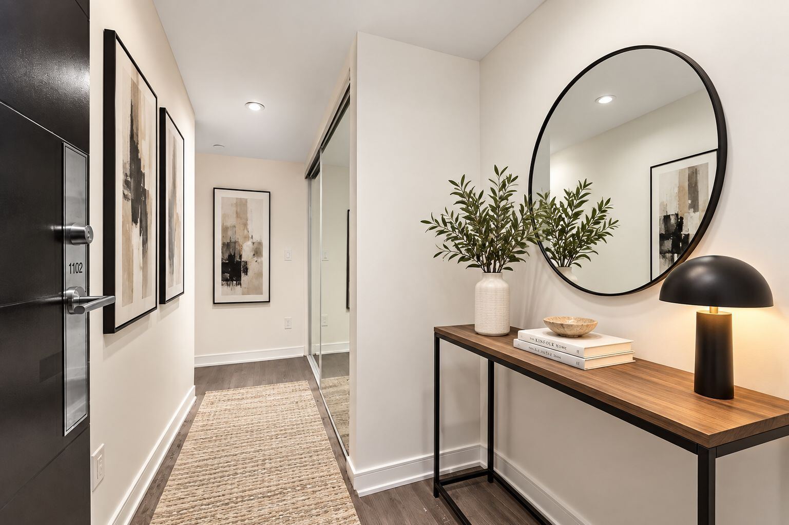 525 Adelaide Street W photo 4