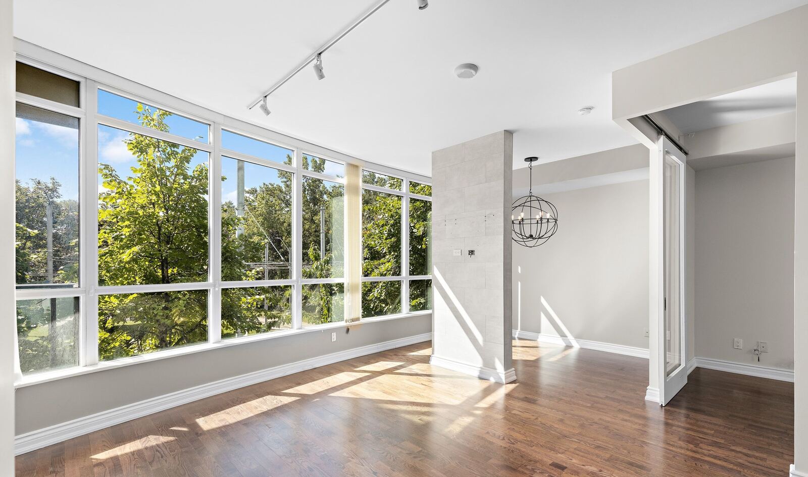 215 Fort York Boulevard photo 1
