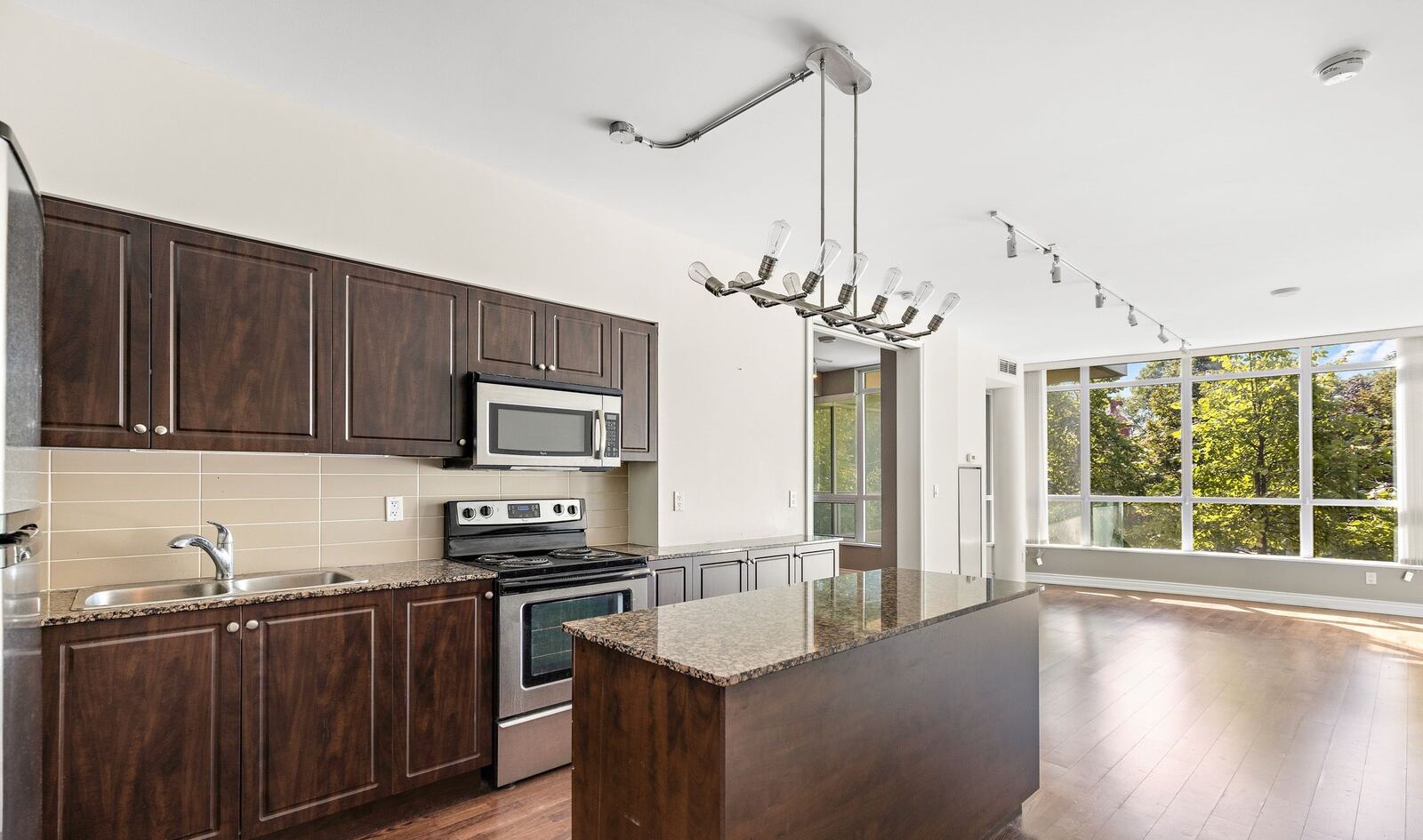 215 Fort York Boulevard photo 2