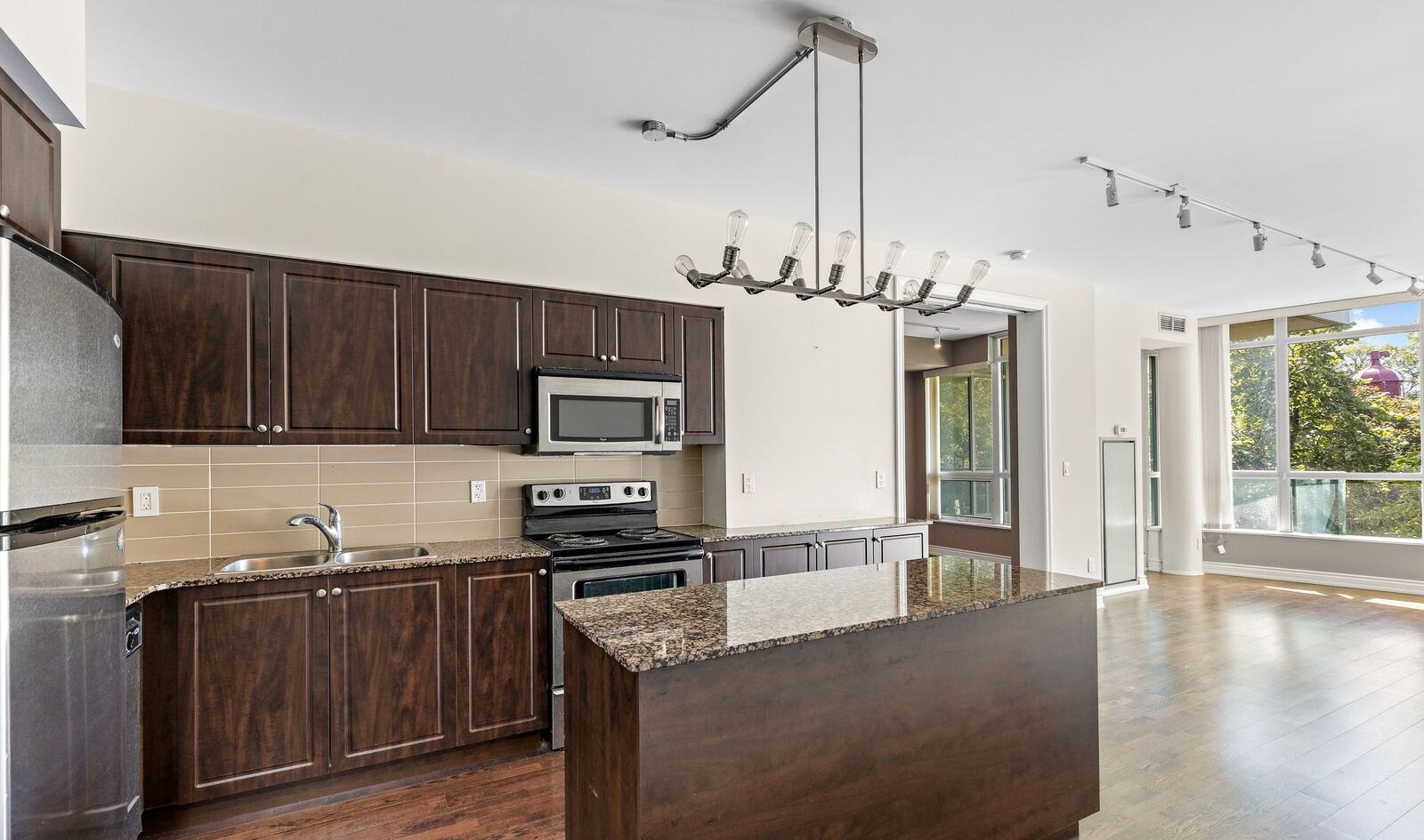 215 Fort York Boulevard photo 3