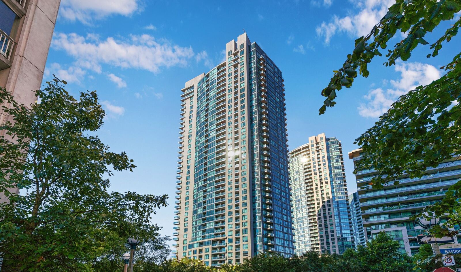 215 Fort York Boulevard photo 6