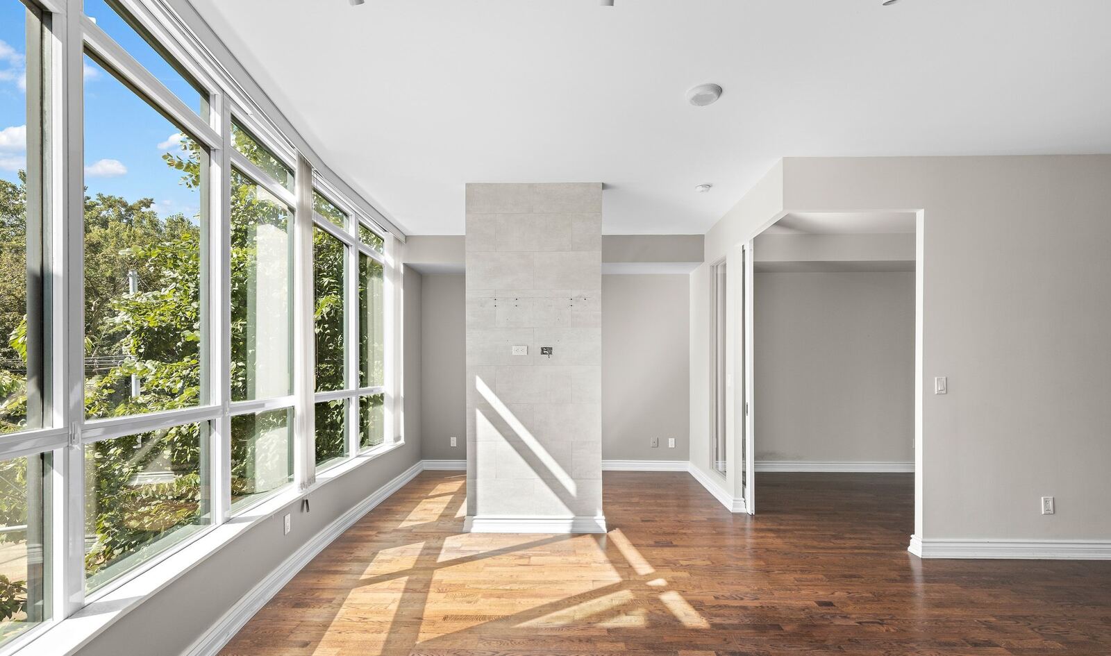 215 Fort York Boulevard photo 8