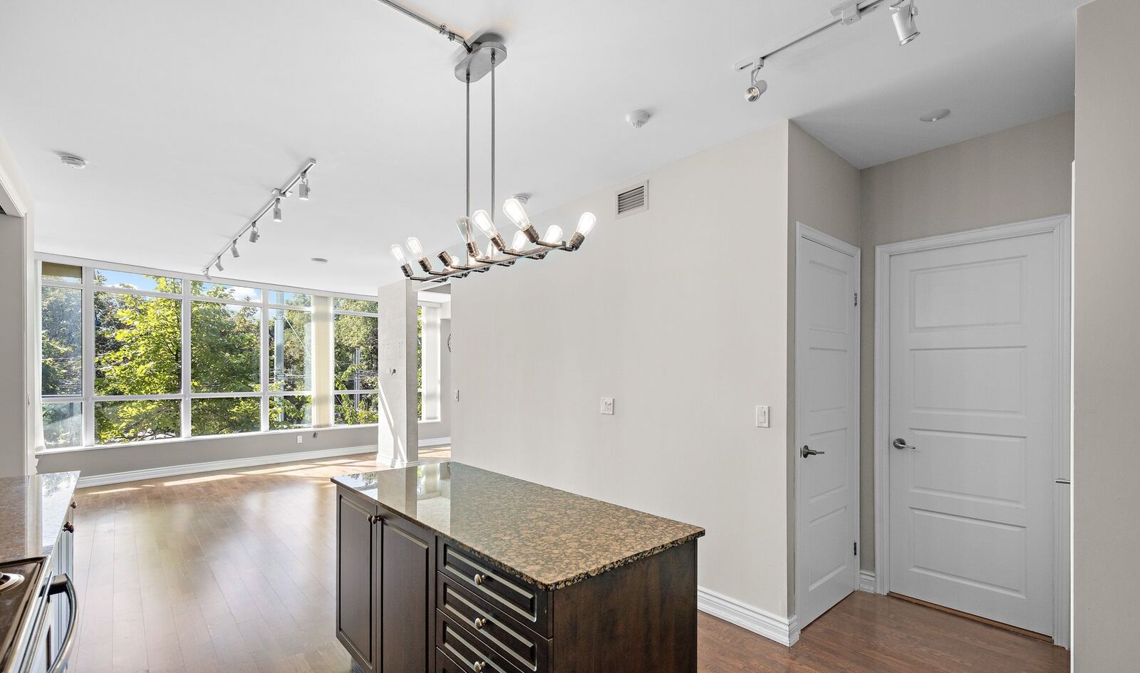 215 Fort York Boulevard photo 11