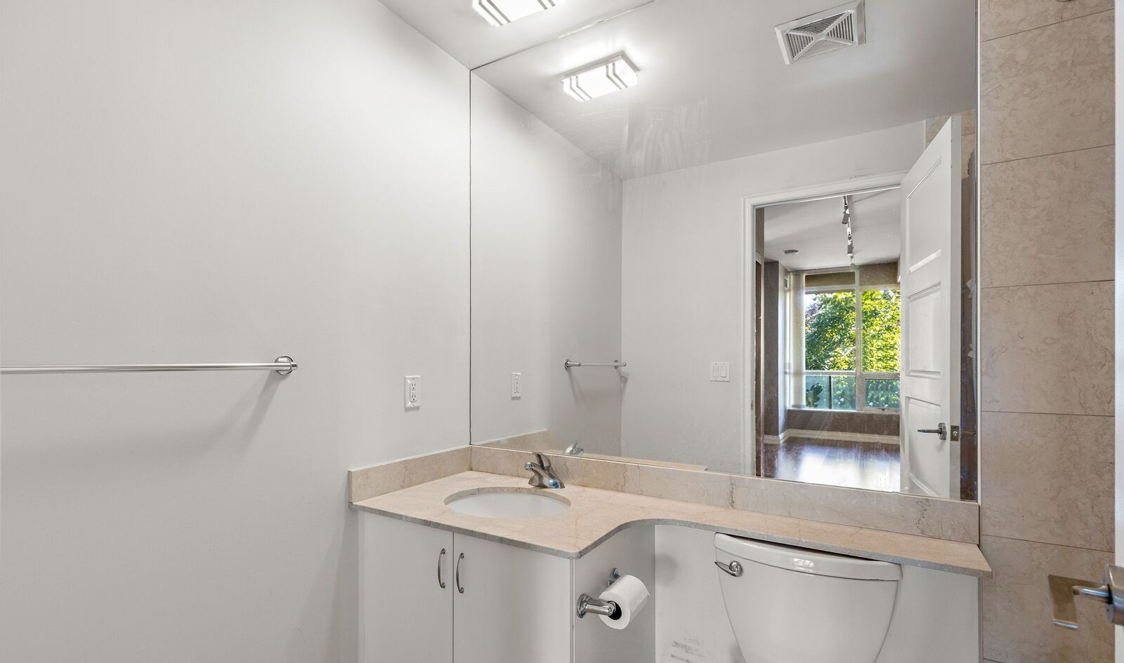 215 Fort York Boulevard photo 14