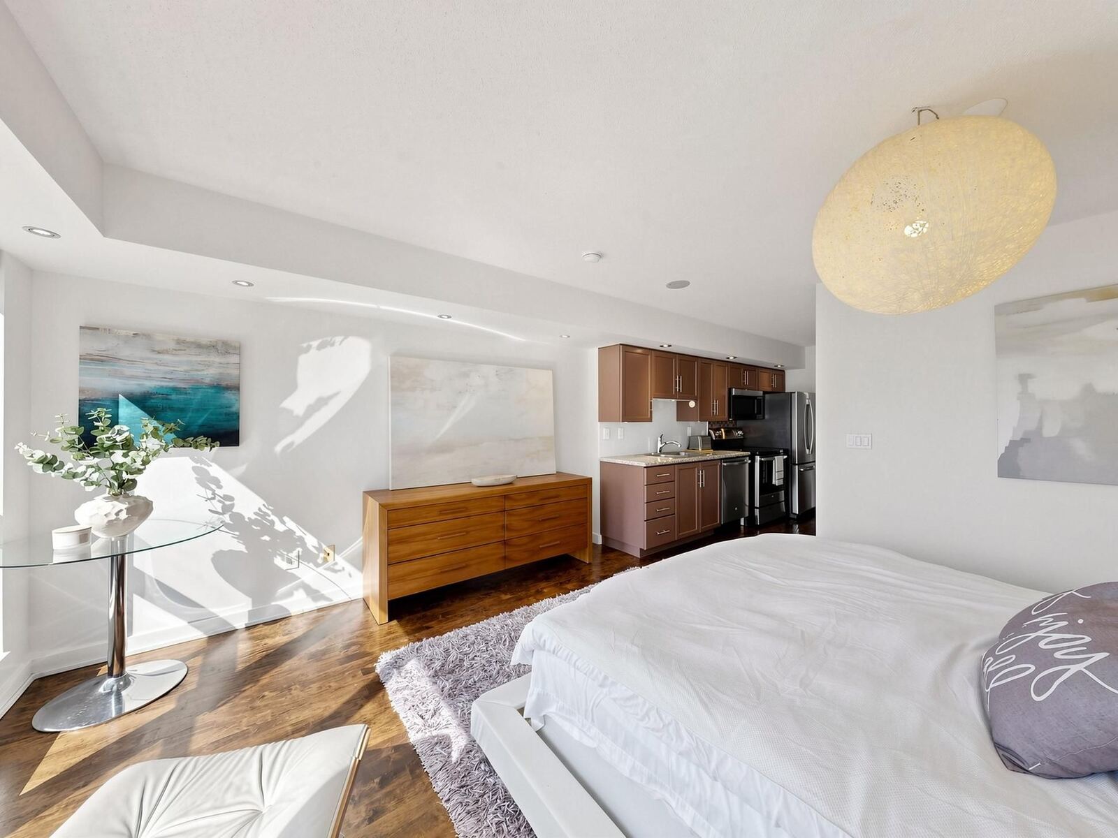 250 Wellington Street W photo 5