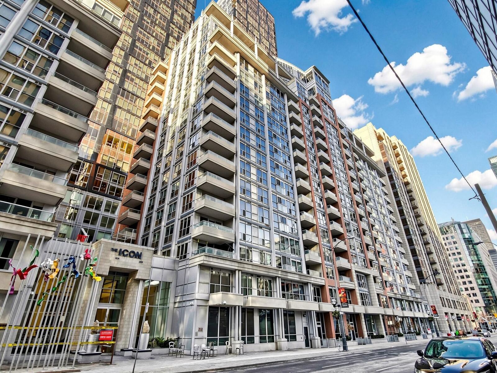 250 Wellington Street W photo 6