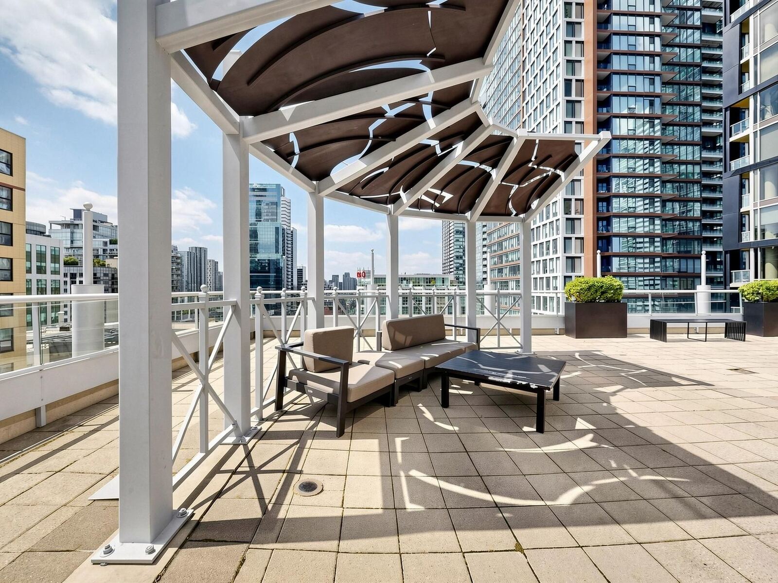 250 Wellington Street W photo 24