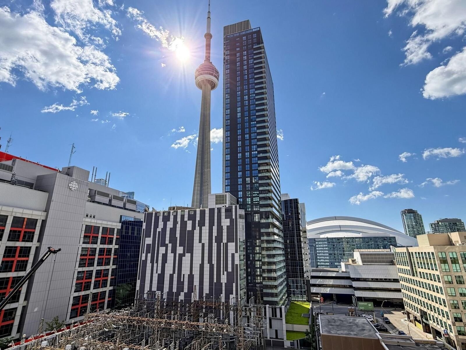 250 Wellington Street W photo 26
