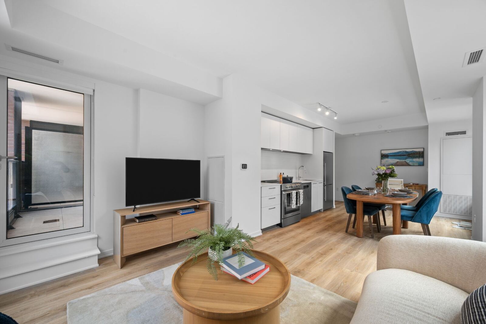 101 Roehampton Avenue photo 2