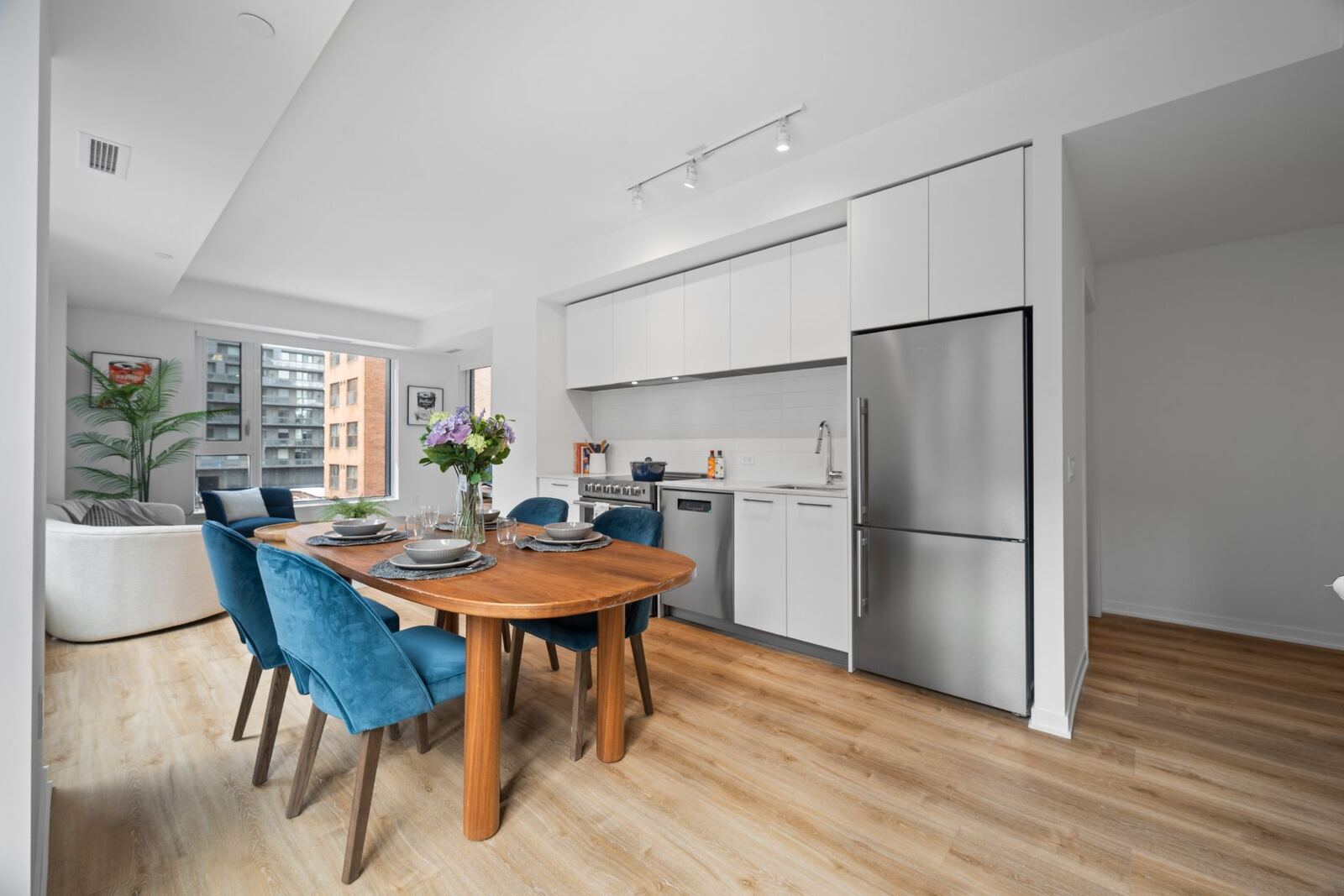 101 Roehampton Avenue photo 6
