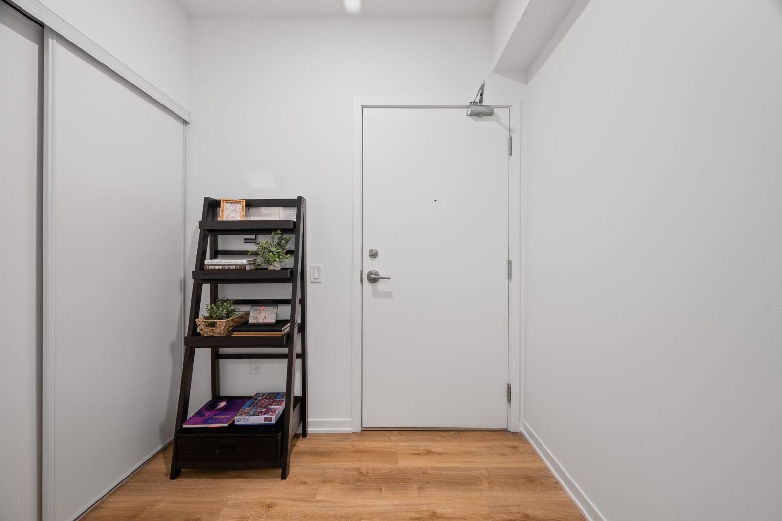 101 Roehampton Avenue photo 16