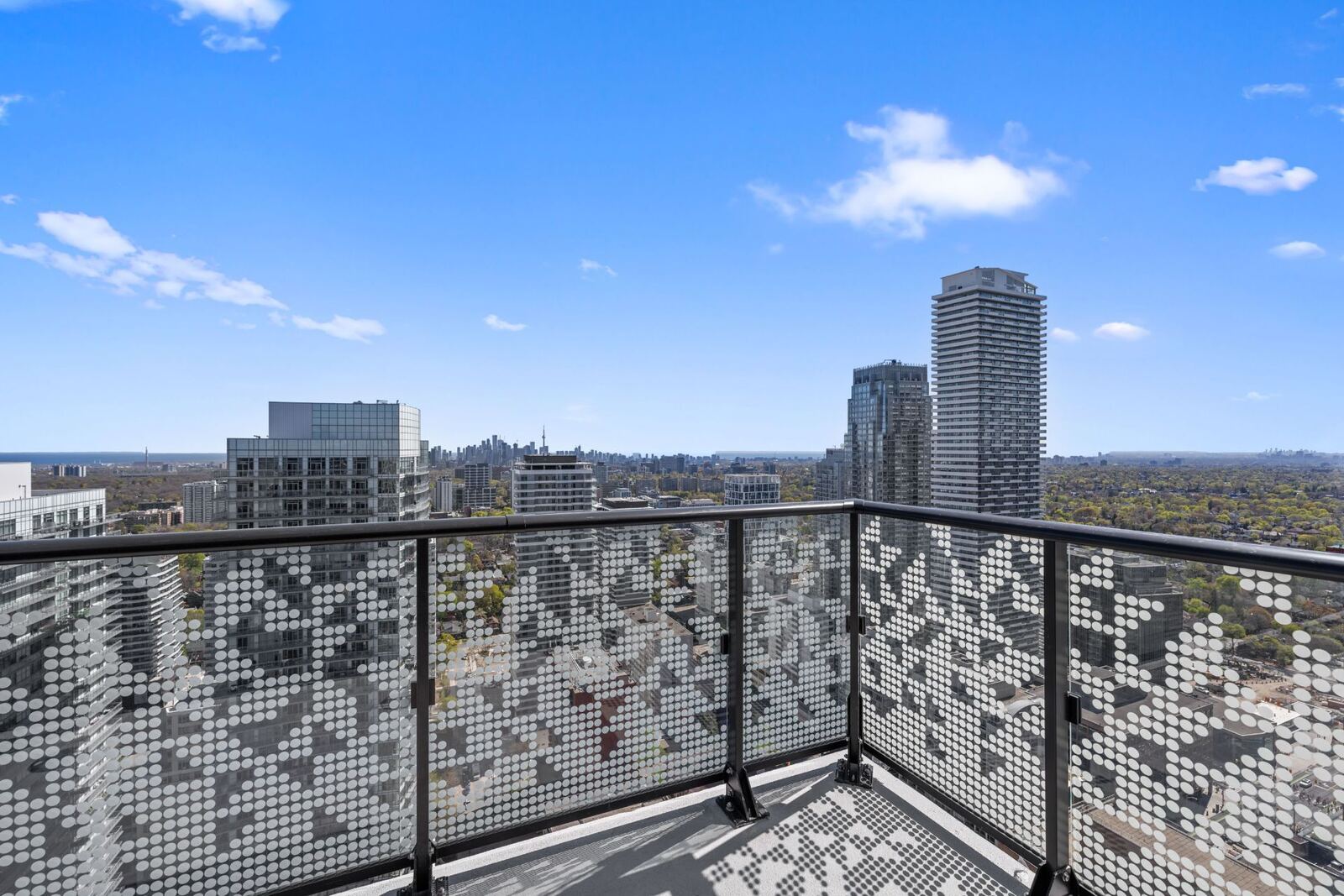 101 Roehampton Avenue photo 32