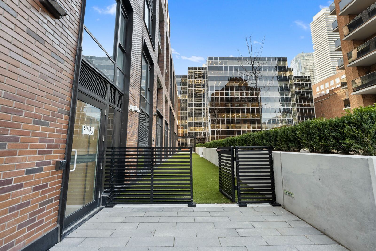 101 Roehampton Avenue photo 35