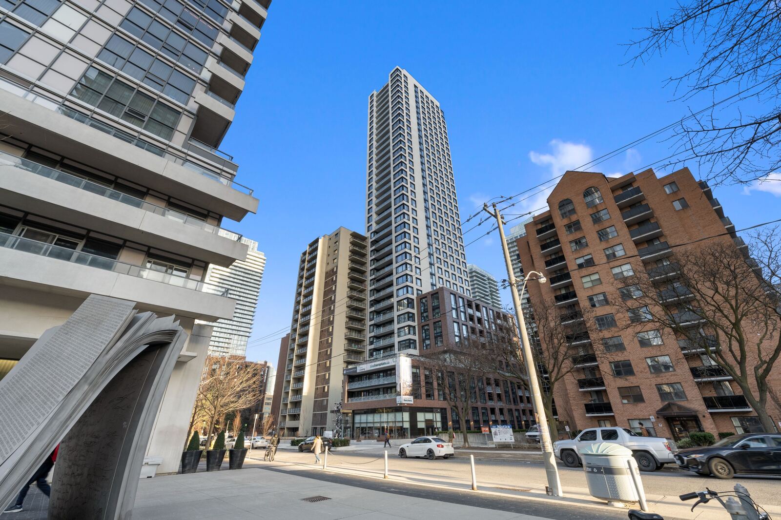 101 Roehampton Avenue photo 39