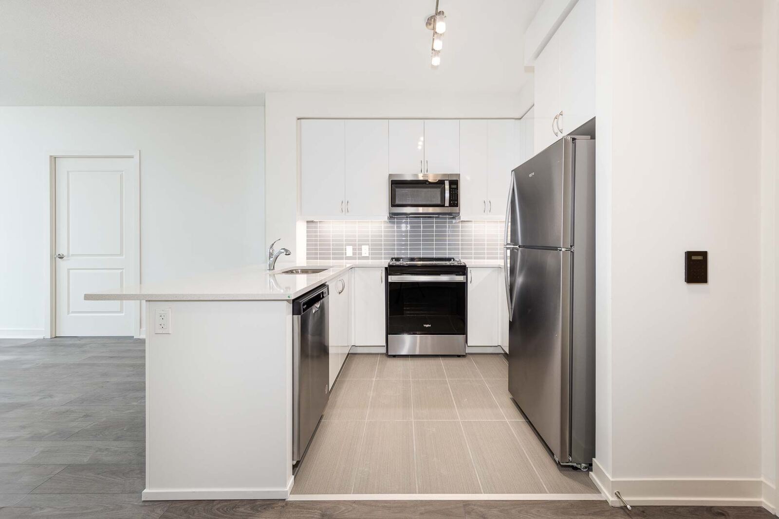 4955 Yonge Street photo 3