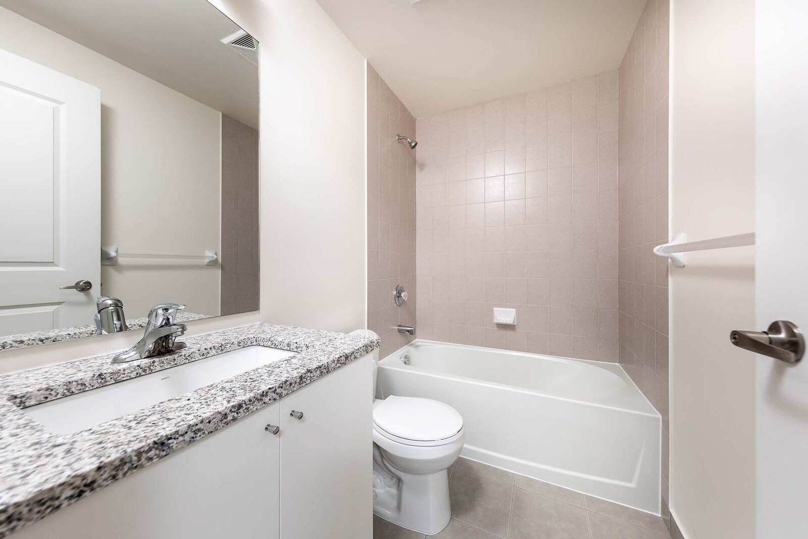 4955 Yonge Street photo 25