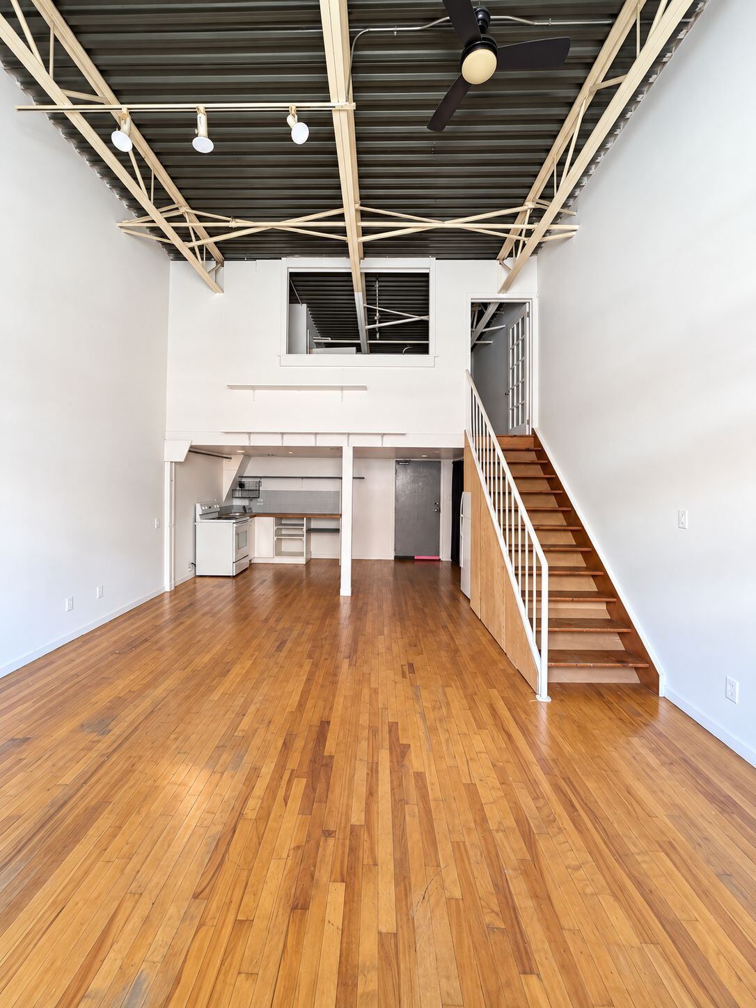 227 Sterling Road E photo 2