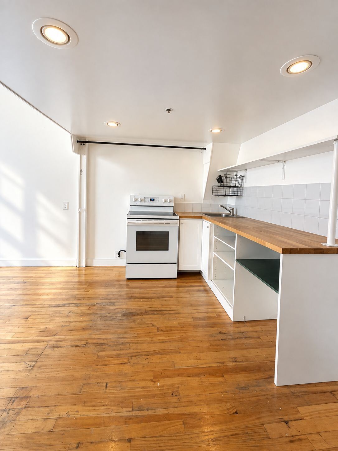 227 Sterling Road E photo 3