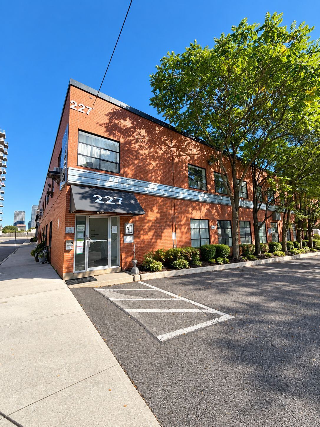 227 Sterling Road E photo 6