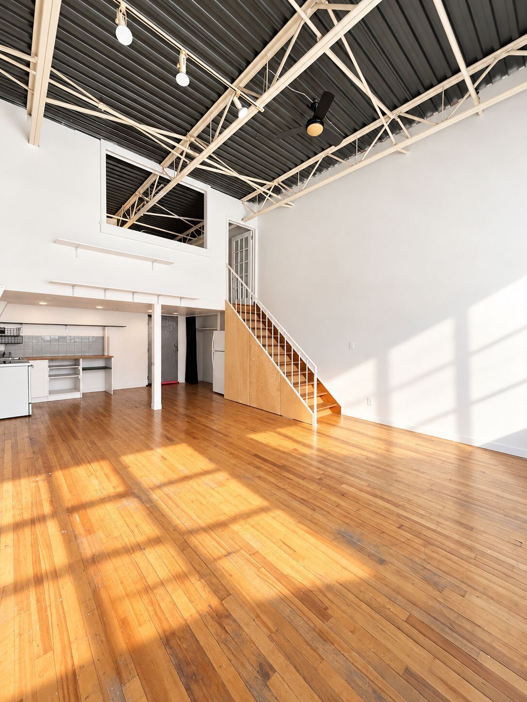 227 Sterling Road E photo 8