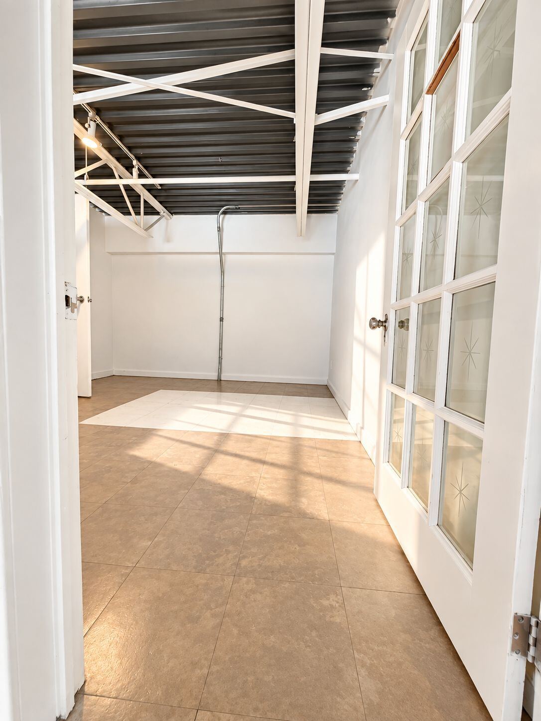 227 Sterling Road E photo 16
