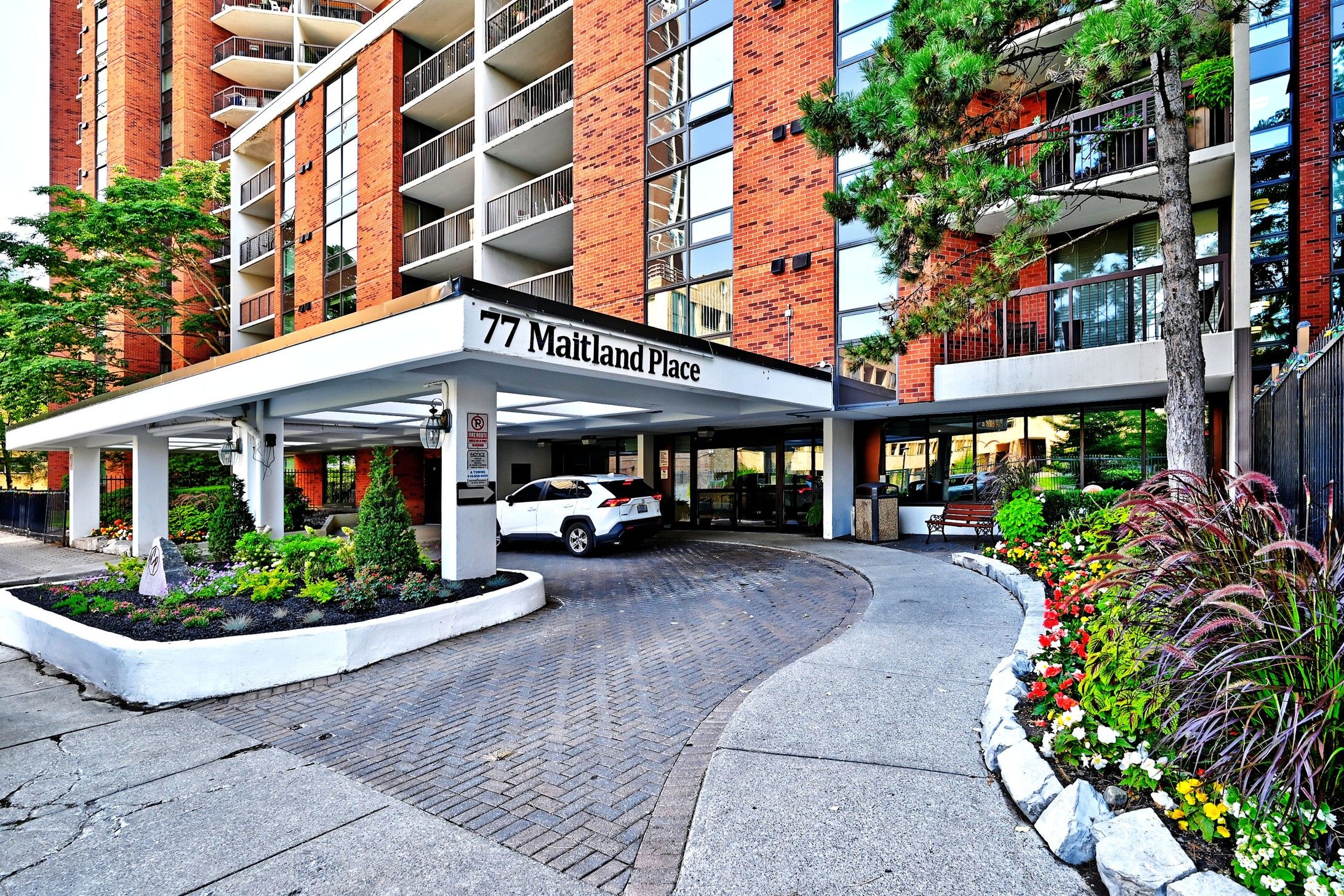 77 Maitland Place photo 3
