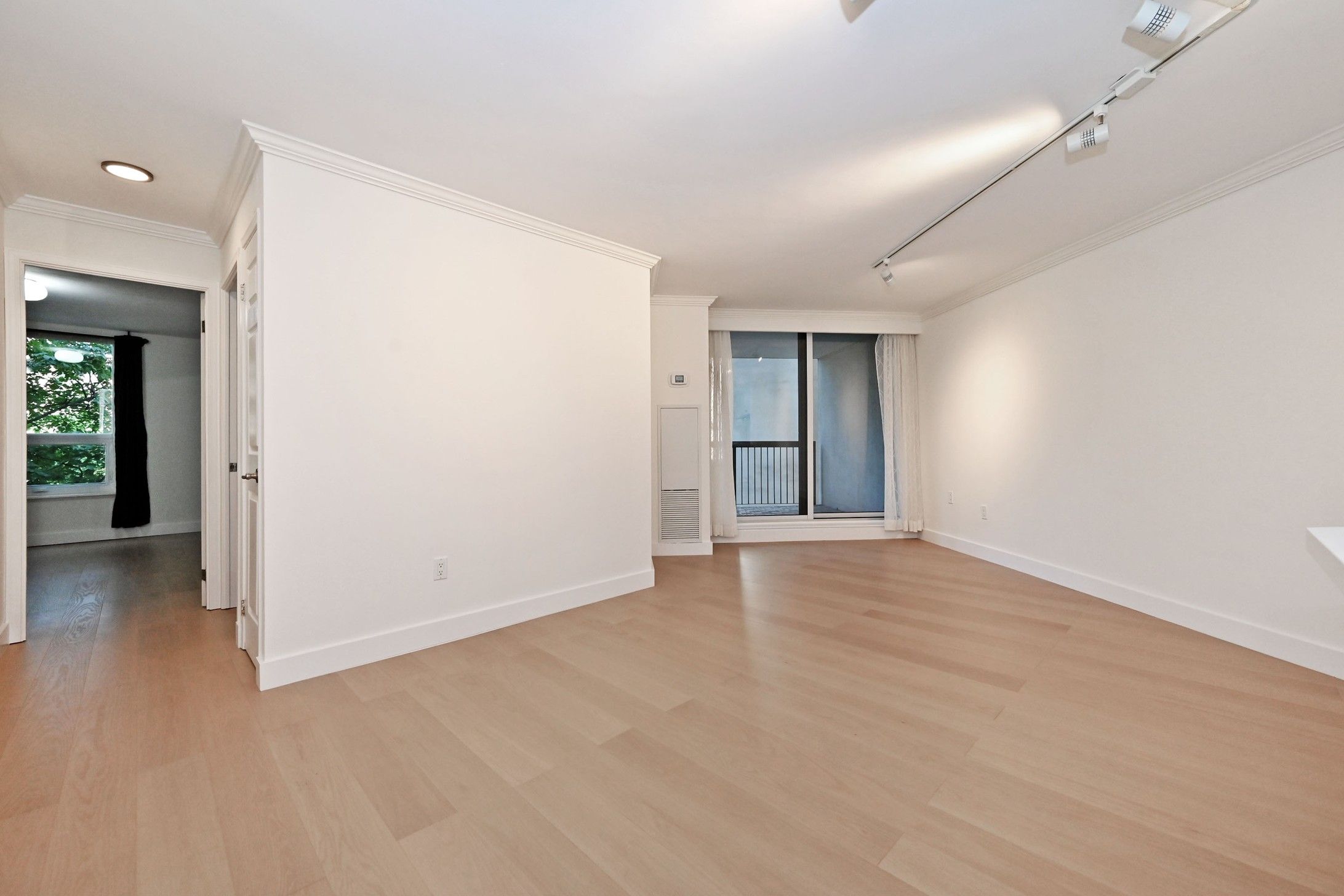 77 Maitland Place photo 6