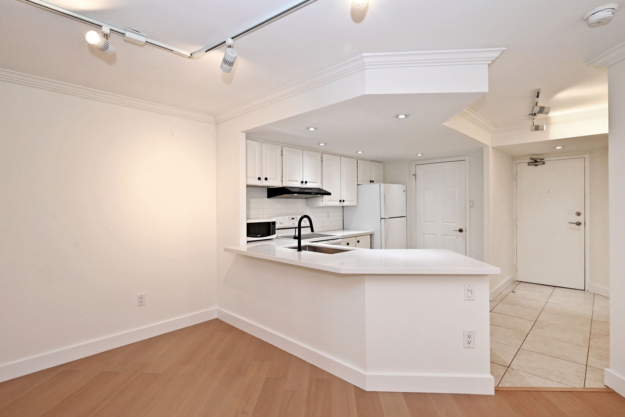 77 Maitland Place photo 11