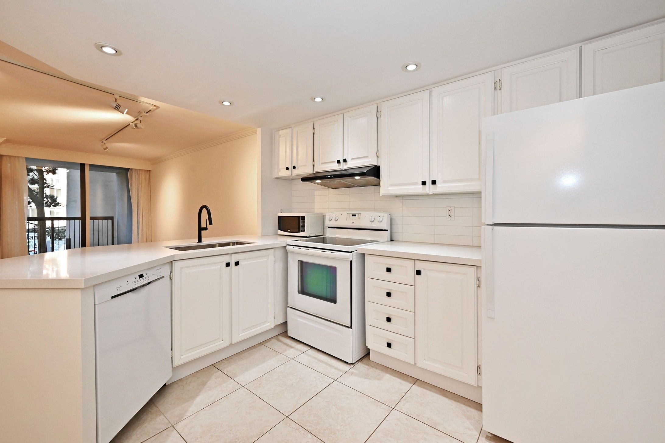 77 Maitland Place photo 17