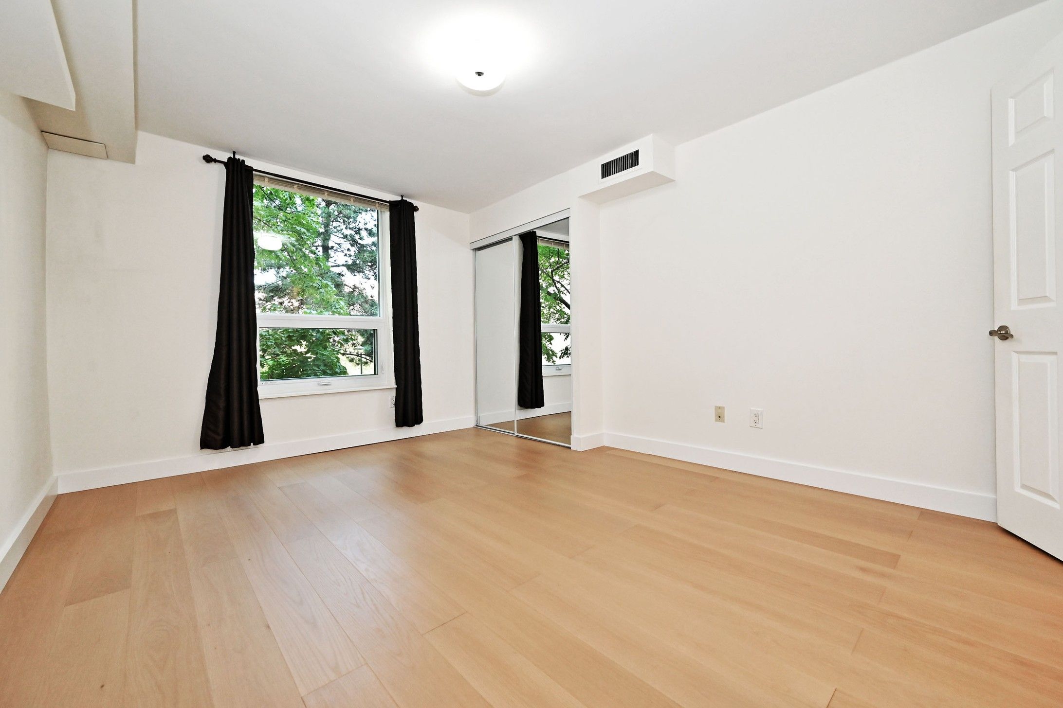 77 Maitland Place photo 21