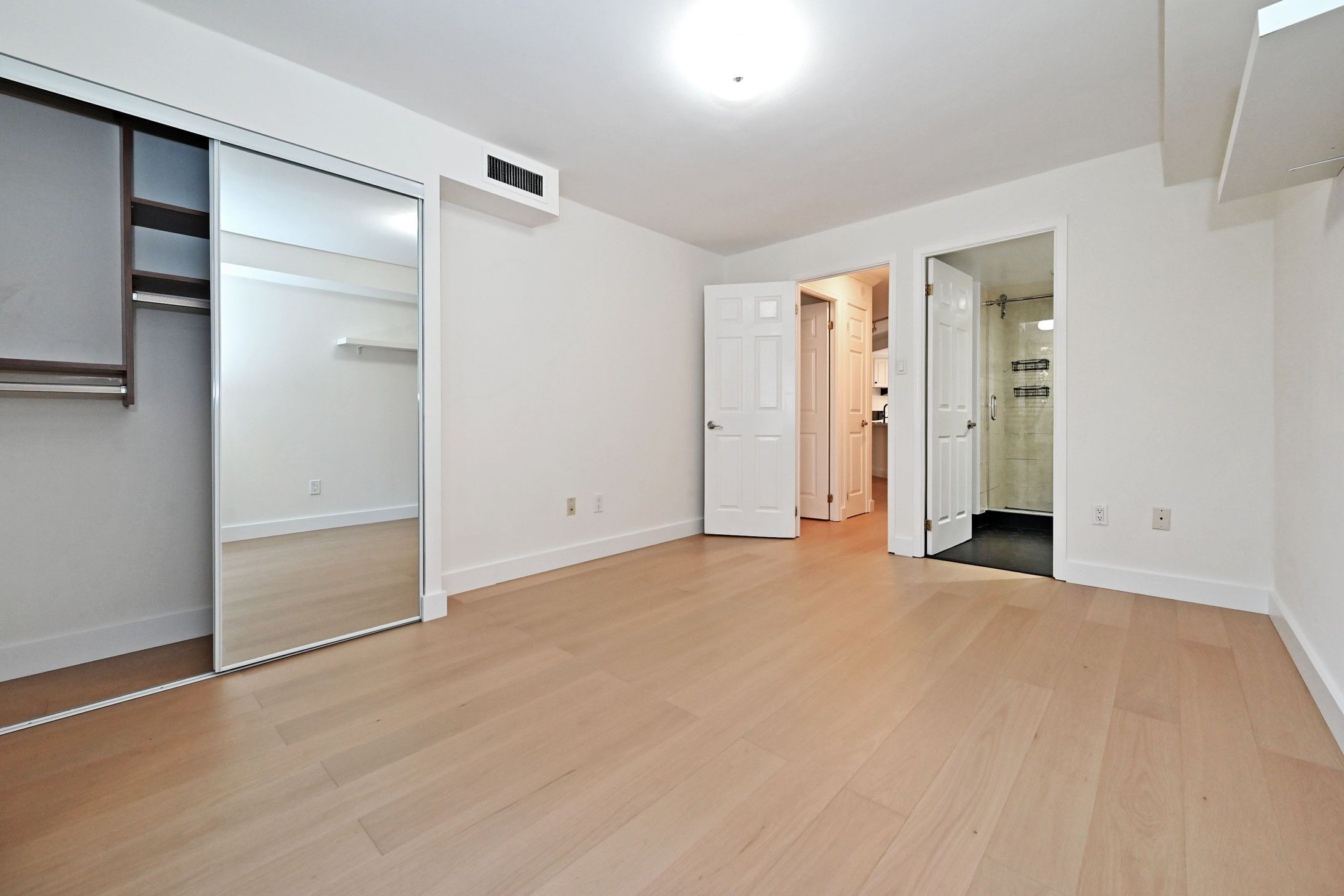 77 Maitland Place photo 25