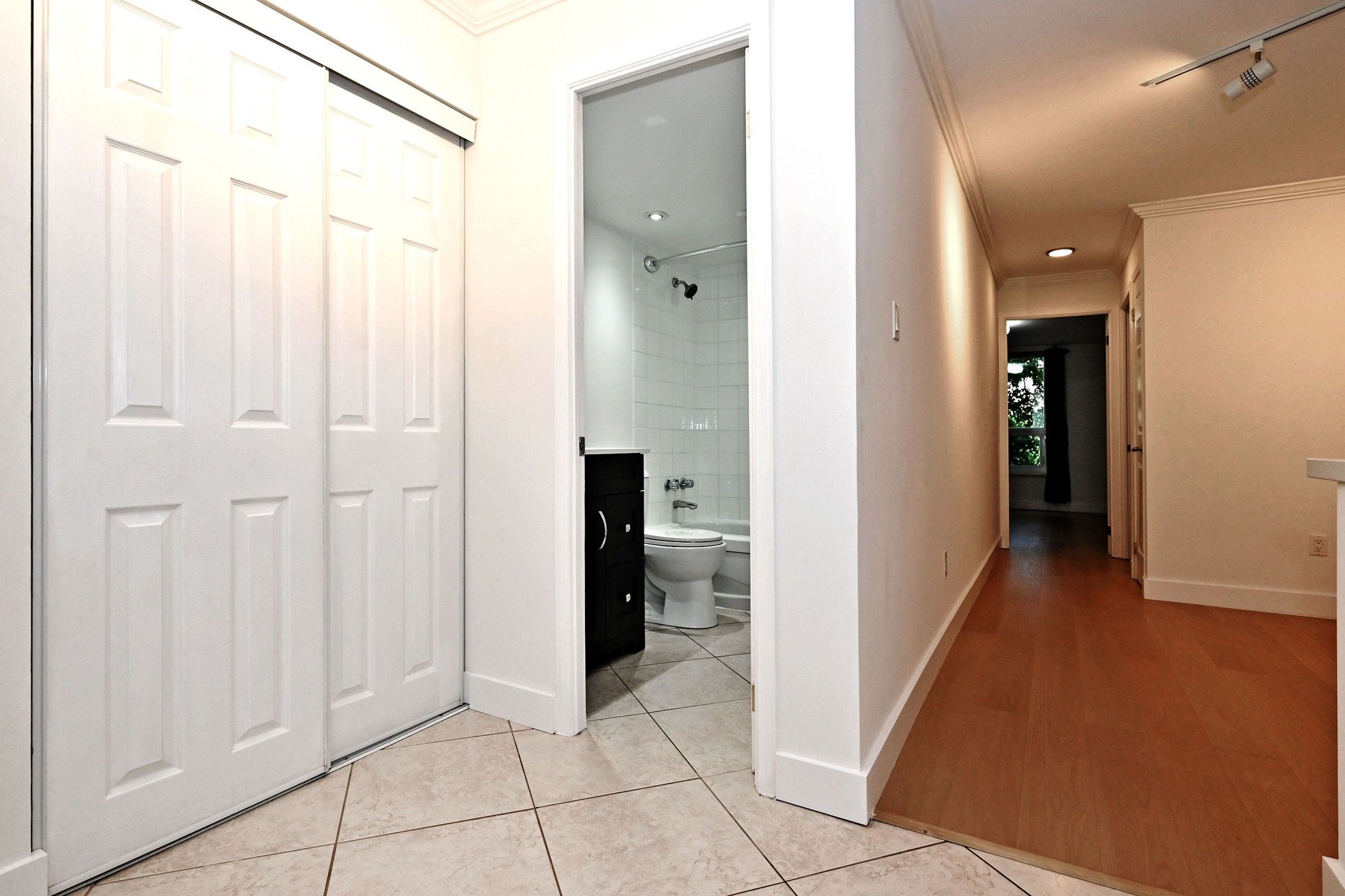 77 Maitland Place photo 34