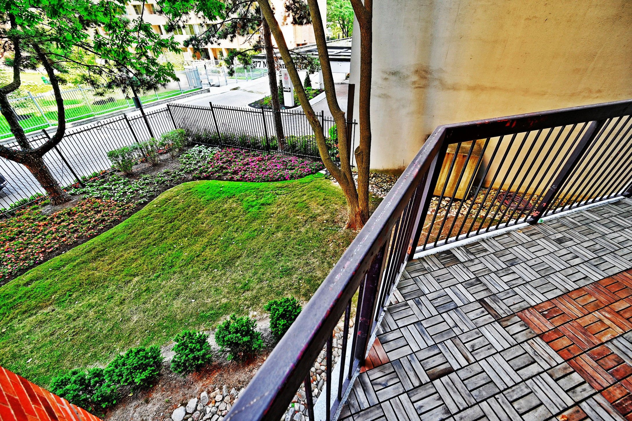 77 Maitland Place photo 44