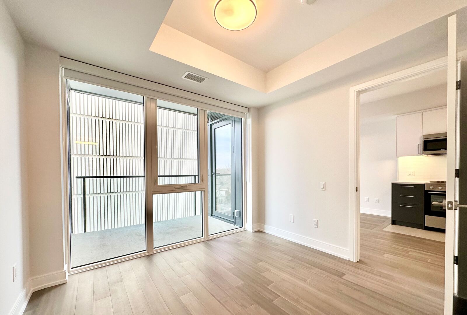 664 Spadina Avenue photo 2