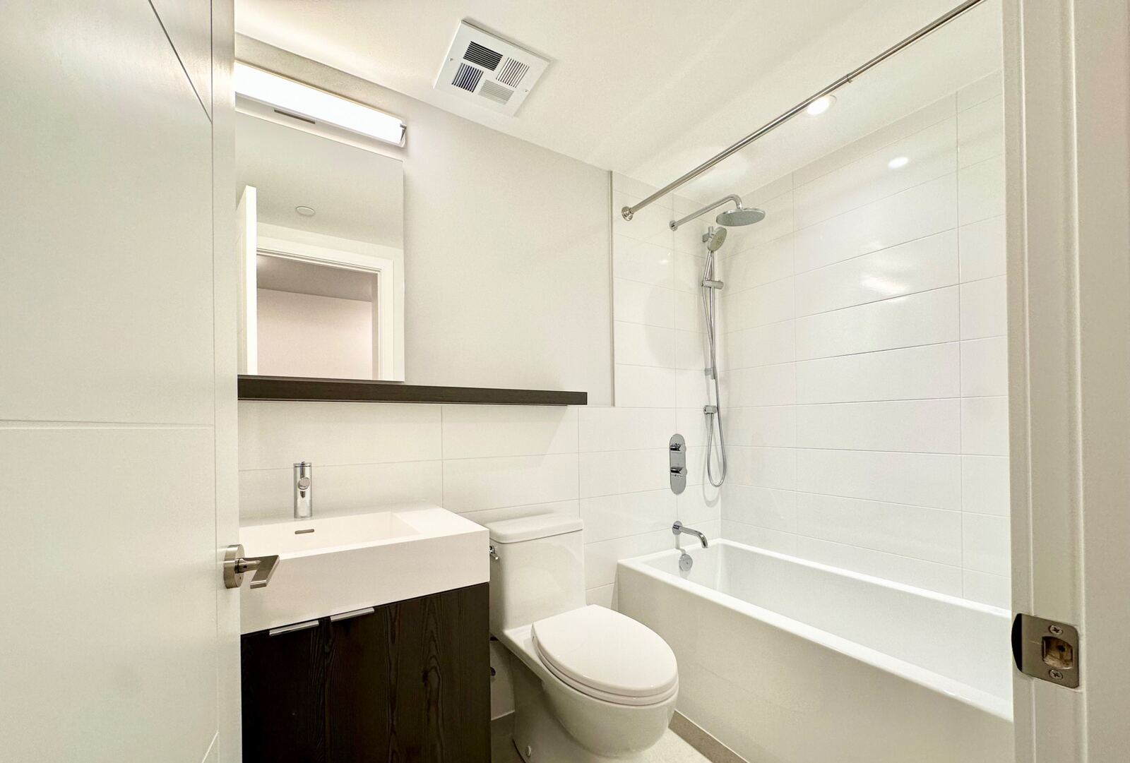 664 Spadina Avenue photo 6