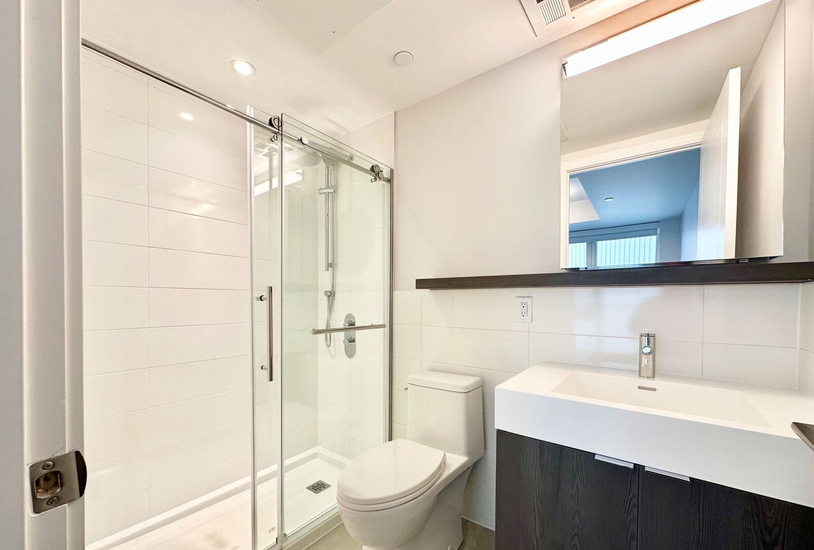 664 Spadina Avenue photo 7