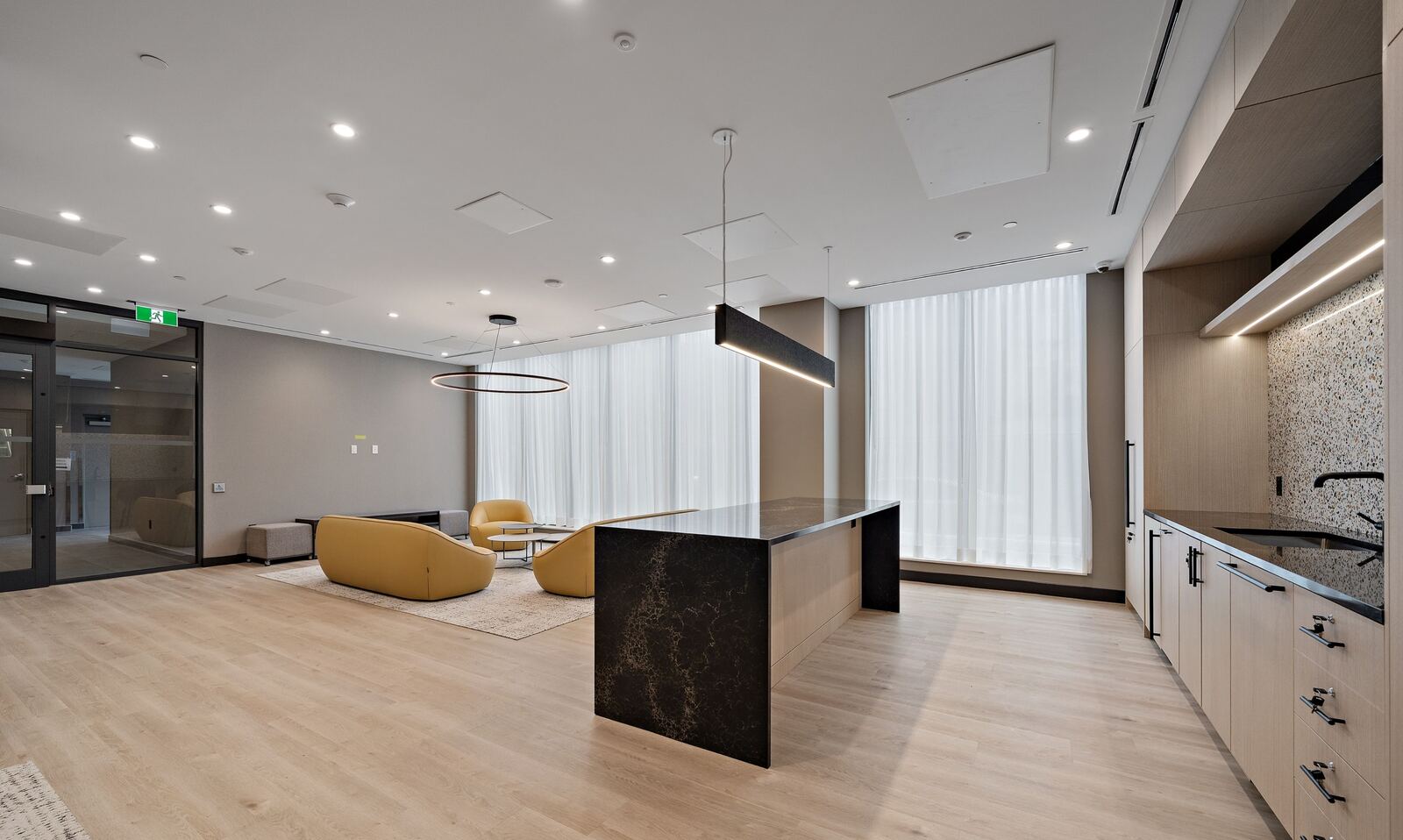 664 Spadina Avenue photo 11