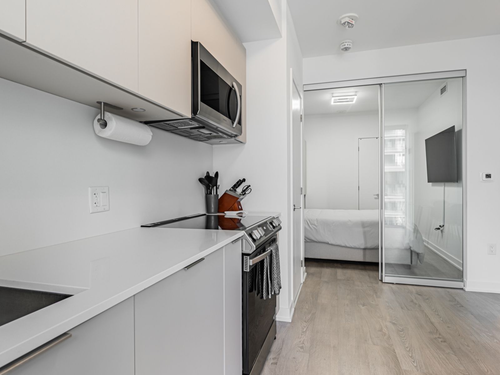 357 King Street W photo 7