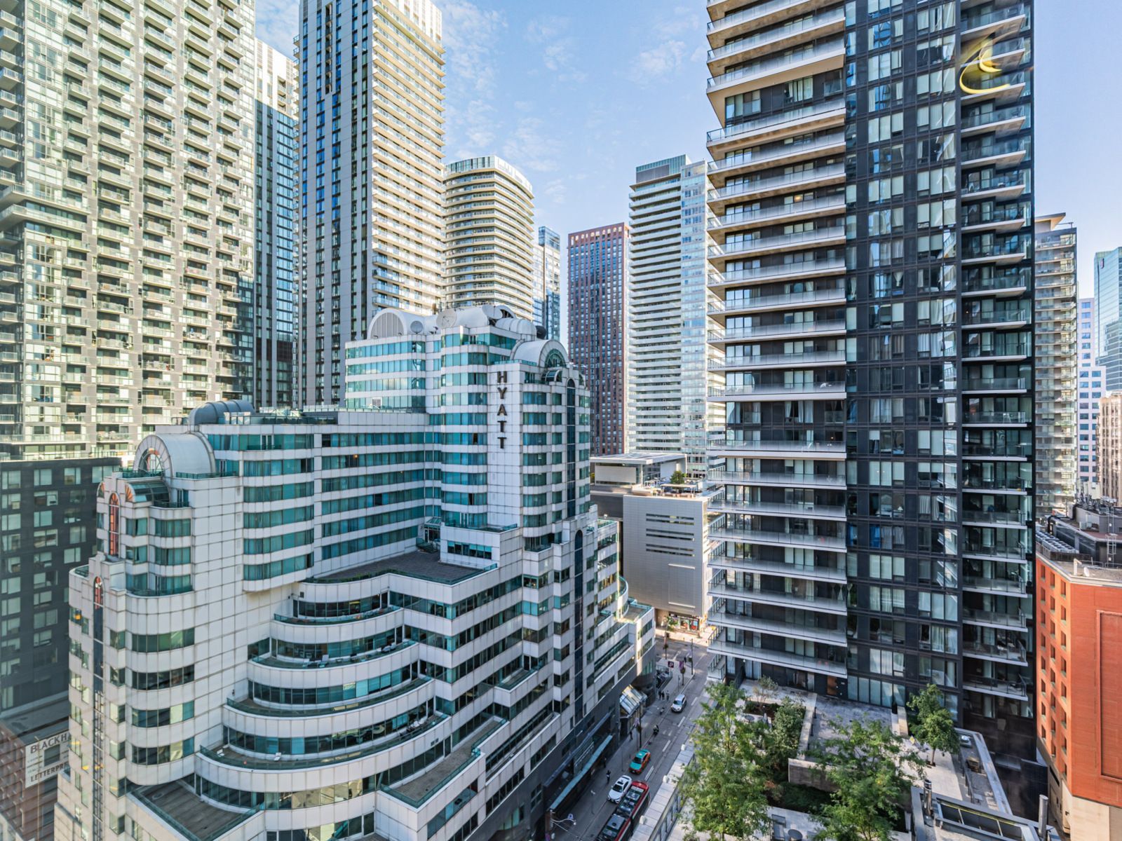 357 King Street W photo 16