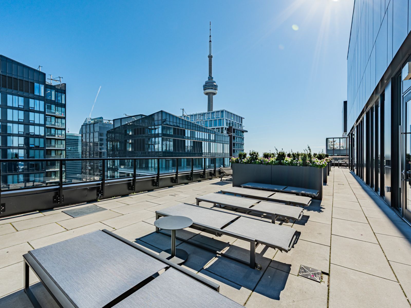 357 King Street W photo 29