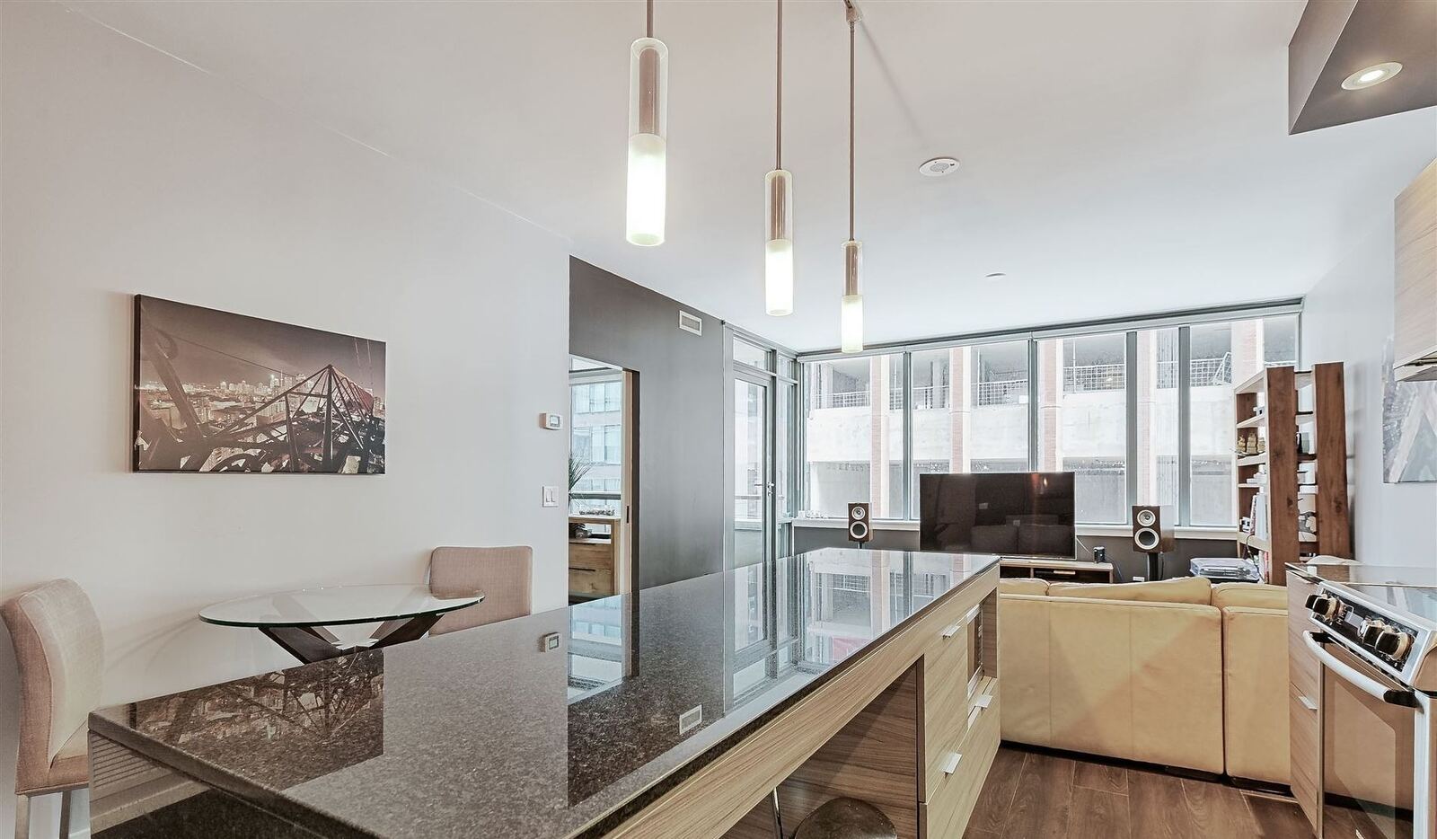8 Charlotte Street photo 2