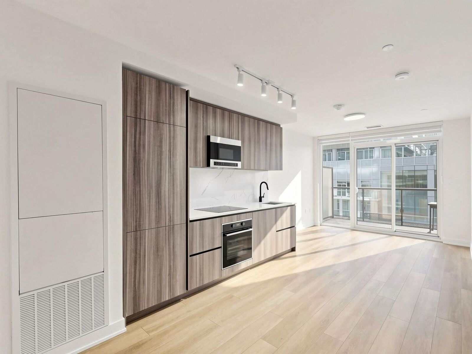 117 Broadway Avenue W photo 3