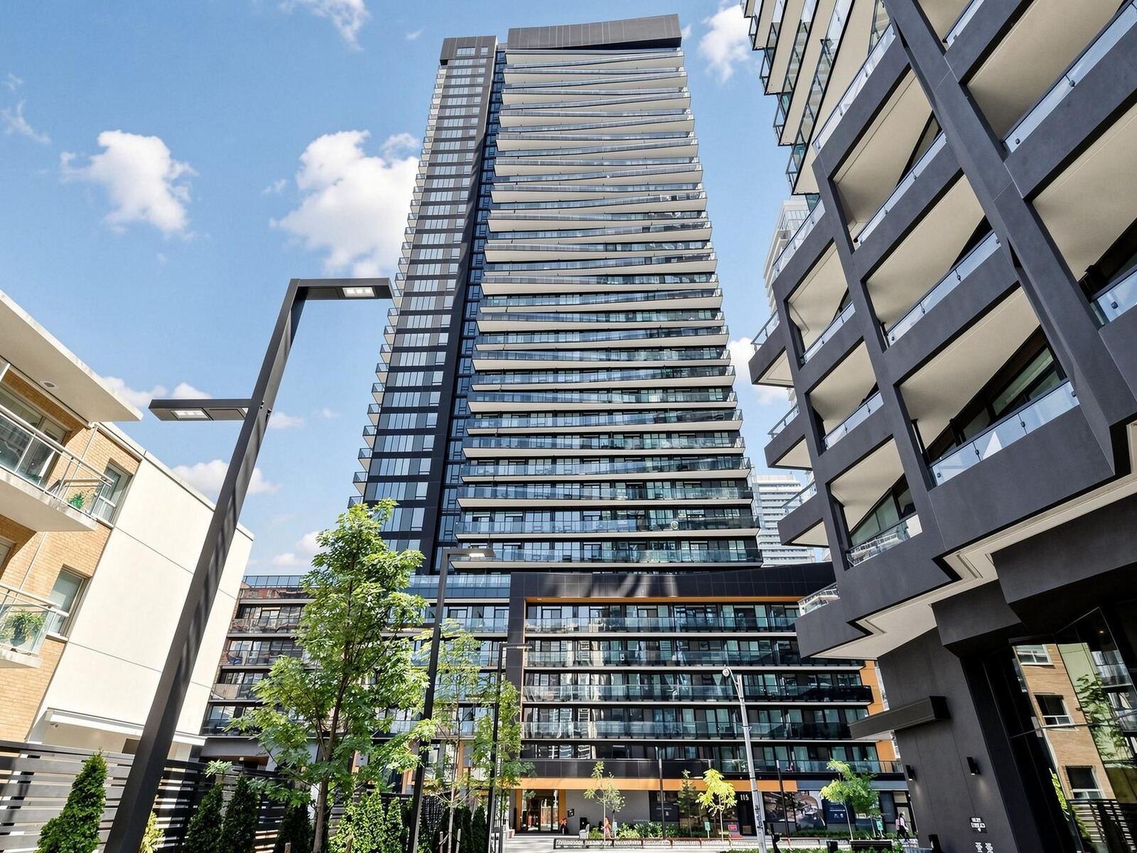 117 Broadway Avenue W photo 6