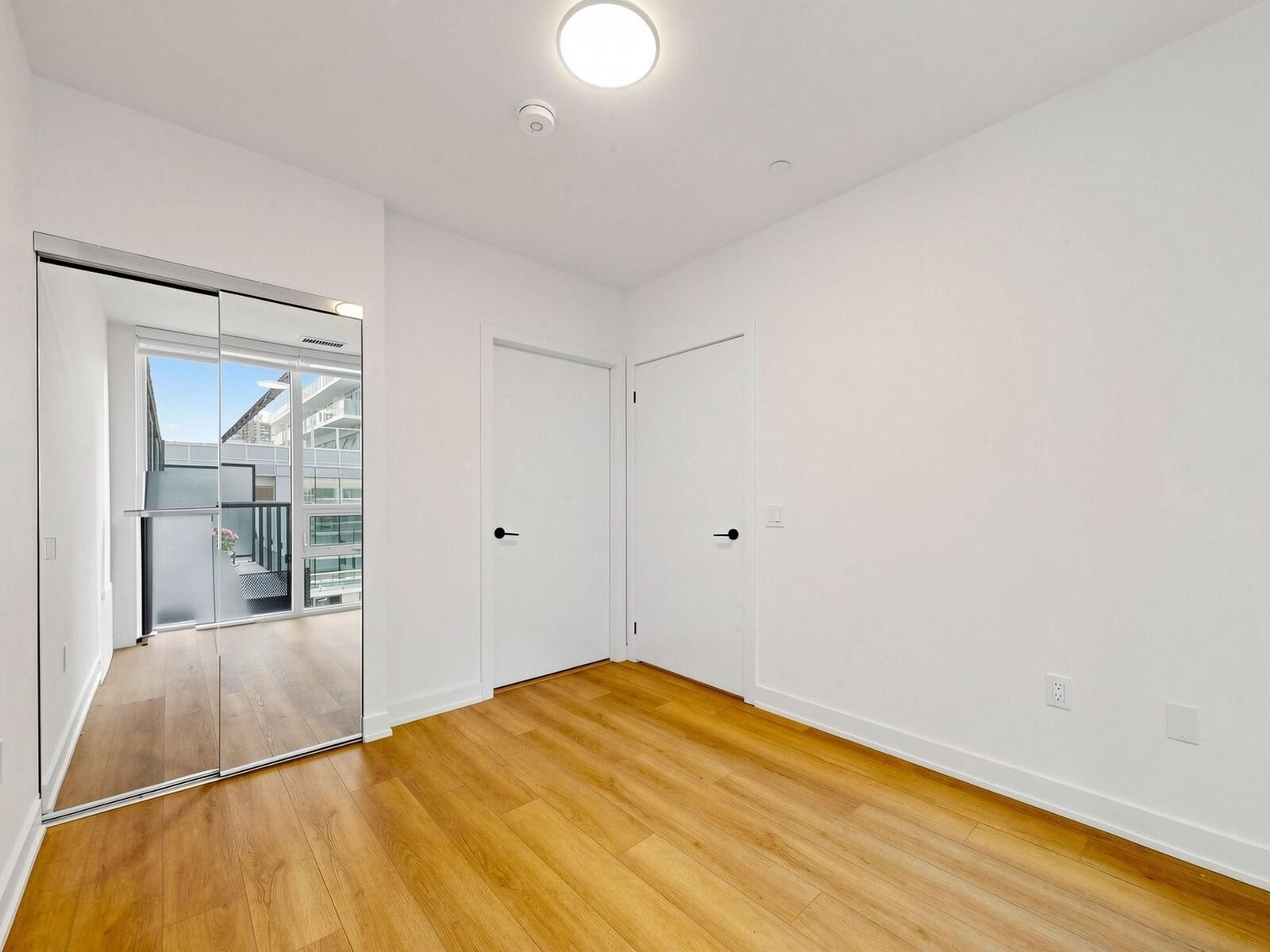 117 Broadway Avenue W photo 15