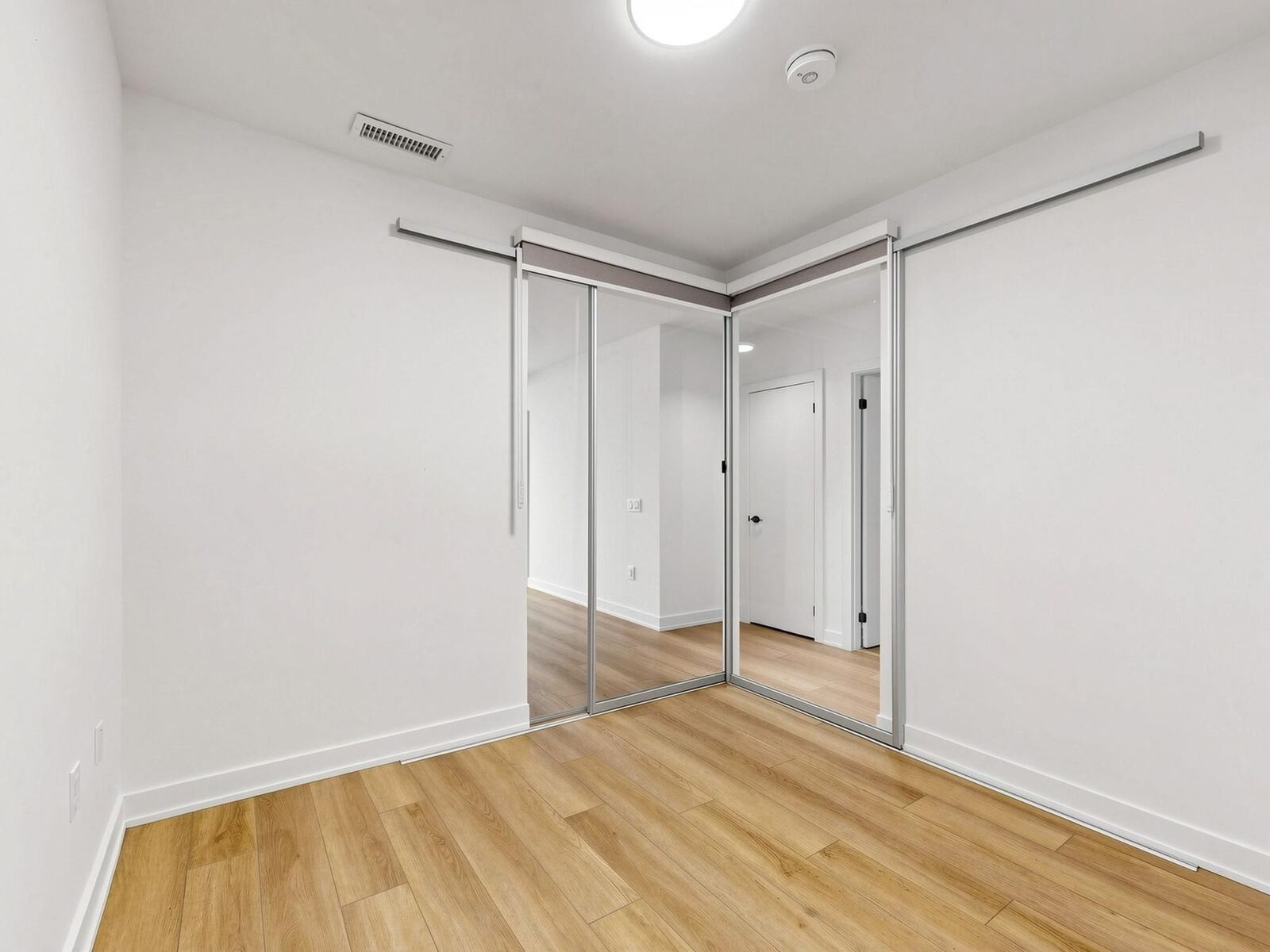 117 Broadway Avenue W photo 16
