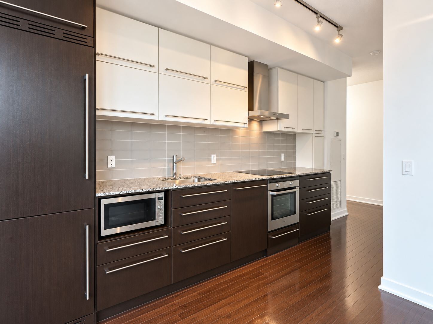 770 Bay Street photo 4